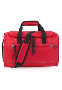 Bolso de viaje rojo hecho de un tejido duradero, que cuenta con dos asas superiores, una correa de hombro ajustable y múltiples bolsillos con cremallera.