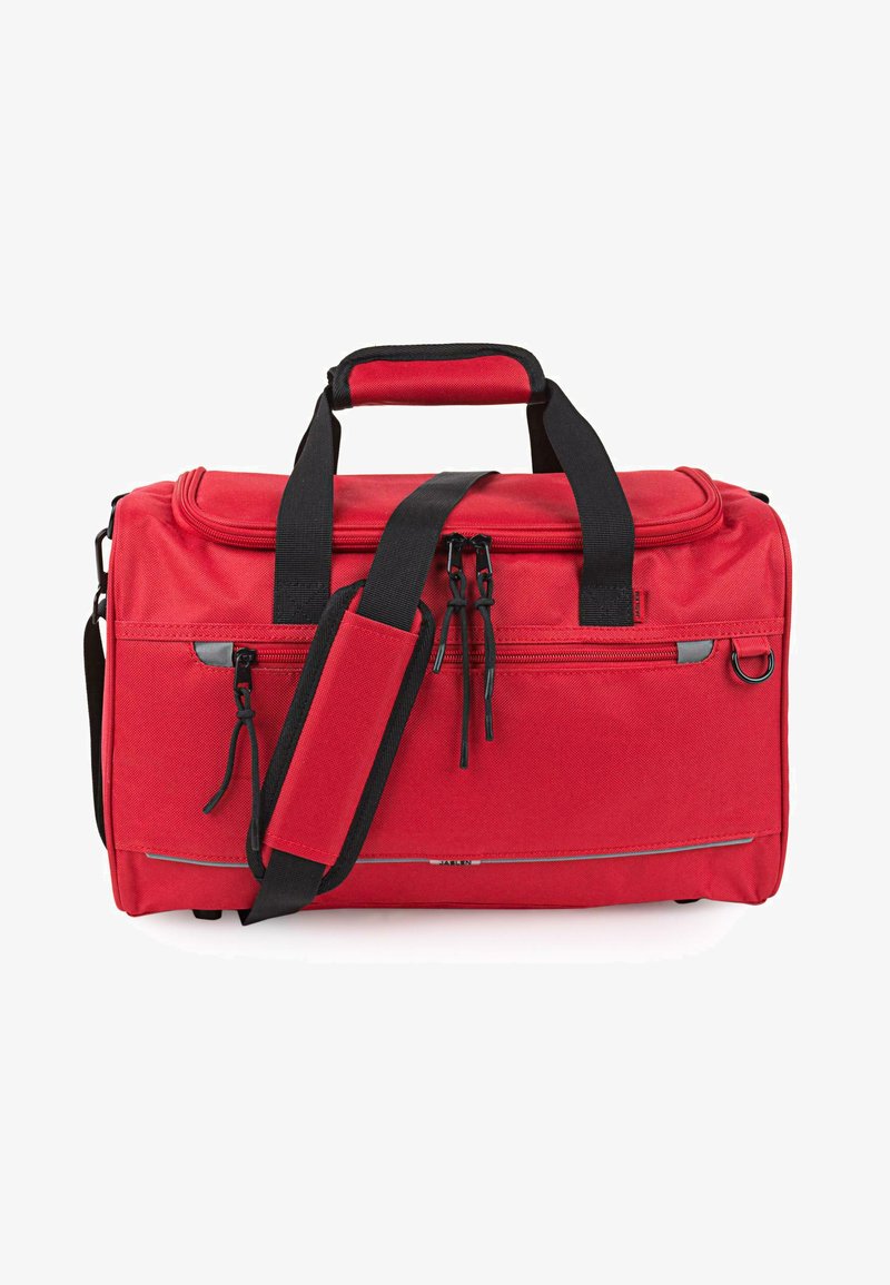 Bolso de viaje rojo hecho de un tejido duradero, que cuenta con dos asas superiores, una correa de hombro ajustable y múltiples bolsillos con cremallera.