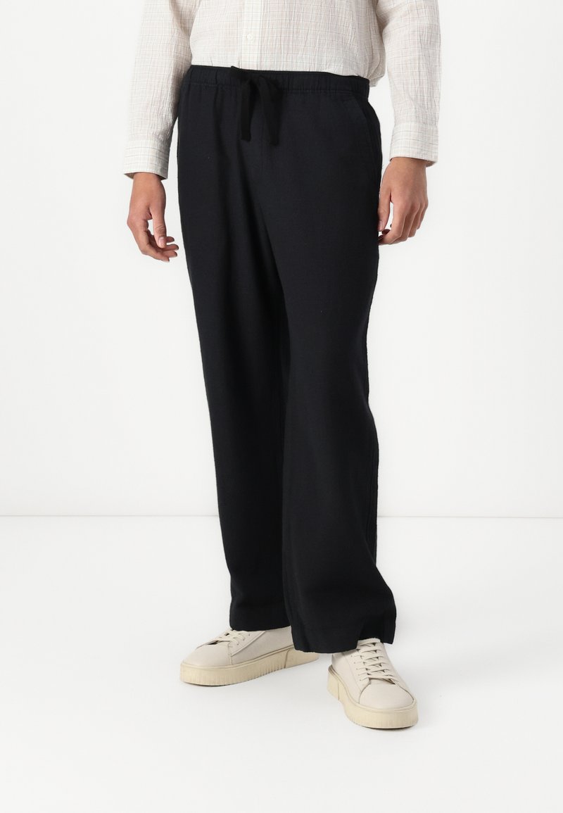 Abercrombie & Fitch - BAGGY PULL ON - Trousers - black, Enlarge