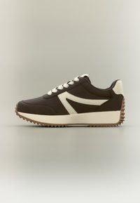 Επιλέχθηκε, dark brown