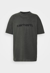 Donkergrijze katoenen t-shirt met korte mouwen. Heeft een ronde halslijn en een reliëf "Carhartt" logo op de borst. Zachte textuur.