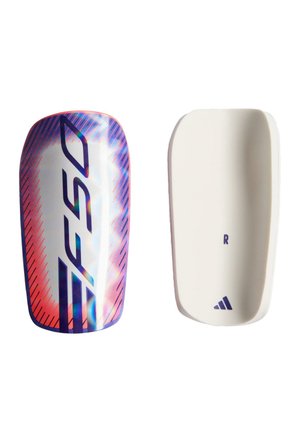 Par de espinilleras de fútbol, una mostrando un diseño exterior colorido con "F50" y la otra blanca lisa con "R" y el logotipo de Adidas en el interior.