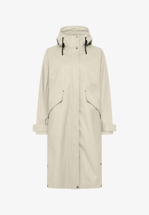Imperméable long beige avec capuche ajustable, poches à rabat à l'avant, boutons-pression et sangles aux poignets pour protection contre les intempéries.