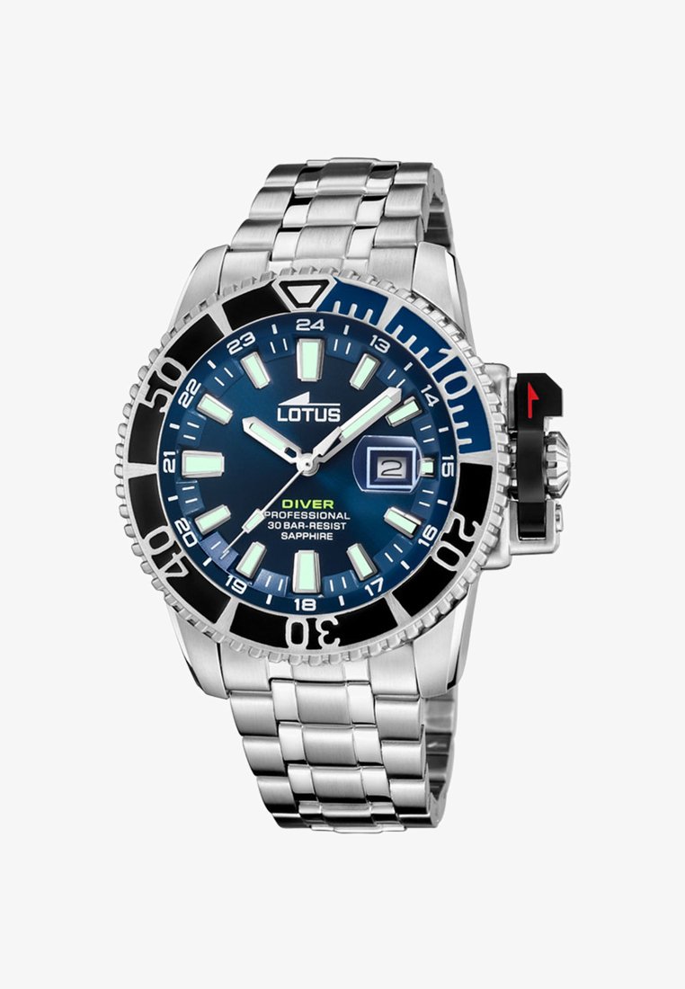 Dykarklocka i rostfritt stål med blå urtavla, lysande visare, svart bezel, datumbeskrivning och ett säkert kronskydd. Safirglas.