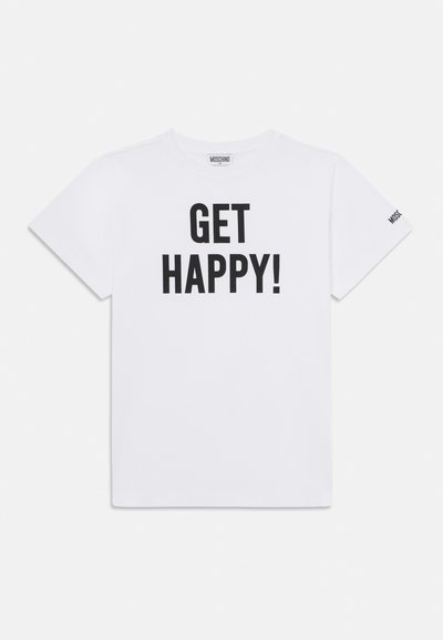 Bela bombažna majica s kratkimi rokavi, na sredini pa je drzen črn napis "GET HAPPY!" in majhna oznaka na rokavu.