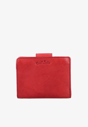 Rotes Lederportemonnaie mit genähten Kanten und einem Laschenverschluss, vorne mittig mit einem Markennamen geprägt.