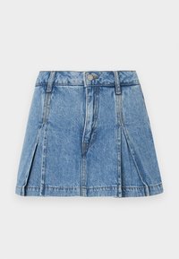 Lichtblauwe denim mini-jurk met een geplooid ontwerp, zilveren knoopsluiting en klassieke vijf-pocketstijl.
