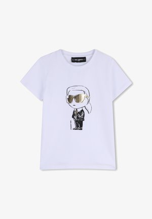 Biała koszulka z krótkim rękawem z postacią z kreskówki noszącą złote okulary przeciwsłoneczne i czarny strój, metka Karl Lagerfeld Kids wewnątrz kołnierza.