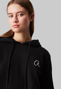 Calvin Klein Jeans EMBROIDERED REGULAR - Mikina s kapucí - ck black