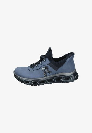 Chaussures de sport bleu foncé avec des accents noirs, présentant un dessus lisse, un système de laçage élastique et une semelle texturée pour une meilleure adhérence.