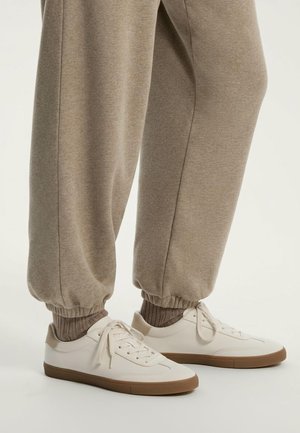 Športni copati - beige