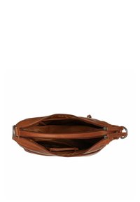 Bruine leren tas met een ritssluiting aan de bovenkant, met een gladde textuur, een ruime binnenkant en meerdere vakken voor organisatie.