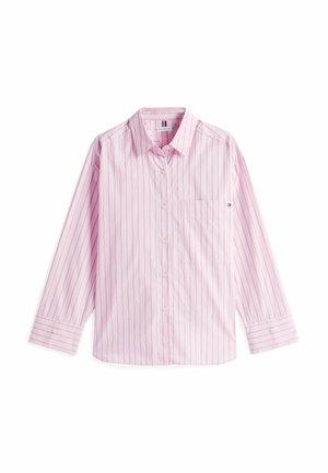 Camicia a maniche lunghe a righe rosa con colletto button-down, taschino sul petto e righe azzurre a contrasto. Realizzata in tessuto leggero.
