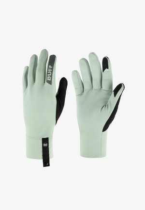 Par de guantes gris claro con puntas de dedos y palmas negras, un guante muestra la marca "BUFF" en la correa de la muñeca y el texto "EXCE" en el dedo.