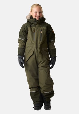Olivgrüner isolierter Schneeanzug mit Kapuze, fellbesetzt, mit Reißverschluss an der Brust und seitlichen Taschen, elastischen Bündchen, verstärkten Knien und reflektierenden Akzenten.