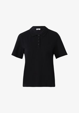 Chemise polo noire en tissu lisse, avec un col classique, des manches courtes et une patte de boutonnage à cinq boutons.