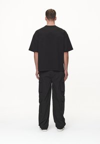 Pegador DREW BOXY TEE - Marškinėliai su spaudiniu - washed black