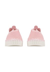 Rosa Netzsneaker mit einer strukturierten Oberseite, weißer Gummisohle und zwei Zugschlaufen an der Ferse für ein einfaches Anziehen.