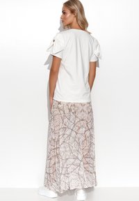 Makadamia T-SHIRT BASIC - T-shirt z nadrukiem