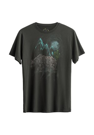 Donkergrijze katoenen t-shirt met een afbeelding van bergen, een maan en een cactus in blauwe en groene kleuren, met een ontspannen pasvorm en korte mouwen.