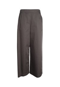Pantalons cropped larges gris en tissu léger, avec un devant plat et une taille élastique pour plus de confort. Pas de motifs ni d'accents visibles.