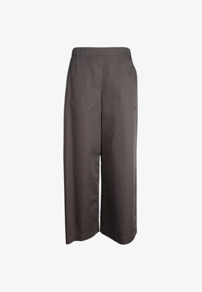 Šedé široké zkrácené kalhoty vyrobené z lehké tkaniny, s plochým předním dílem a elastickým pasem pro pohodlí. Bez viditelných vzorů nebo akcentů.