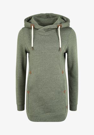 Zelena kapuca s vezicom, teksturirana tkanina, dugi rukavi i trokutasti smeđi detalji sa strana. Casual dizajn, srednje dužine.