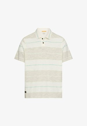 Beżowo-biała koszulka polo w paski na krótki rękaw z dwoma guzikami i kołnierzykiem, na białym tle.