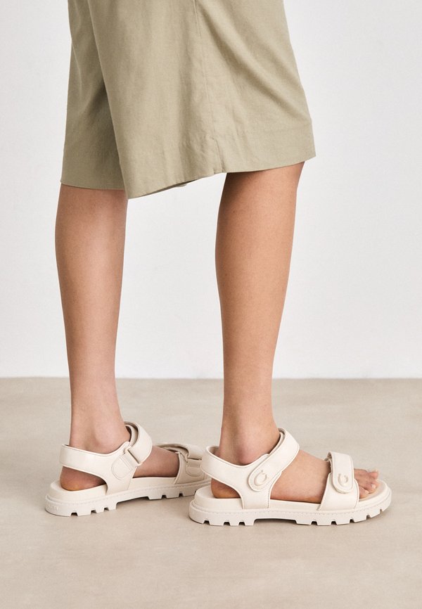 BRYNN - Sandals - chalk3