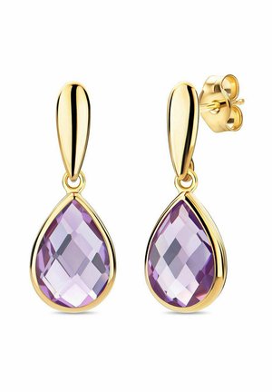 Boucles d'oreilles pendantes en ton doré avec une pierre précieuse facettée en forme de goutte d'eau de couleur violette. Fini lisse et brillant avec une fermeture à tige simple.