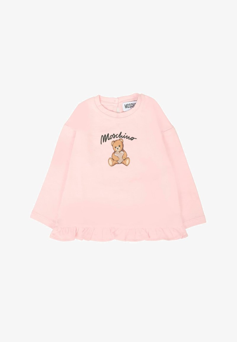 Maglietta a maniche lunghe rosa con grafica di orsetto e testo "Moschino". L'orlo è decorato con un dettaglio arricciato.