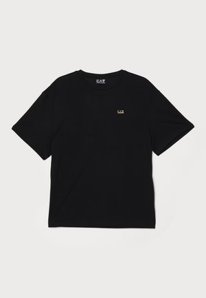 T-shirt nera in cotone con maniche corte, collo rotondo e un piccolo logo dorato sul lato sinistro del petto. Tessuto liscio e vestibilità comoda.