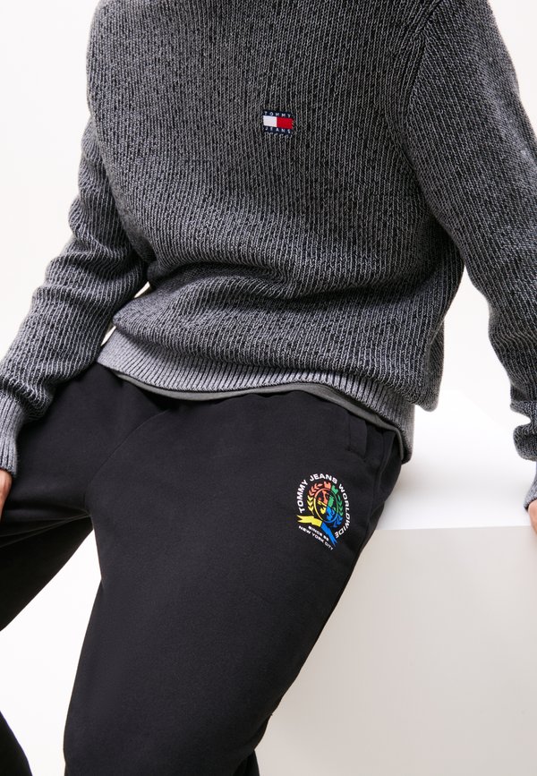 VARSITY - Tracksuit bottoms3