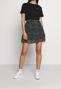NA-KD Triko s potiskem - black