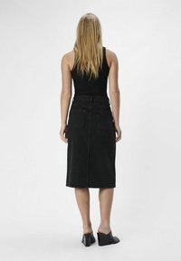Object OBJELLEN MW MIDI NOOS - Falda acampanada - black denim