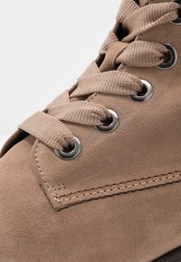 Gabor Stivaletti con plateau - beige