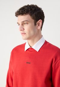BOSS Mikina - medium red