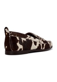 Skórzane loafers w brązowo-kremowym wzorze w kropki. Płaska podeszwa i design wsuwany z wyszywanym czubkiem oraz subtelnym detalem brandingowym.