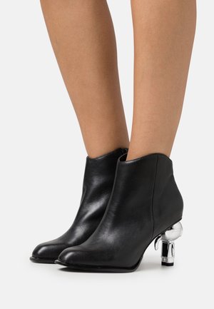 KARL LAGERFELD, Bottines - black