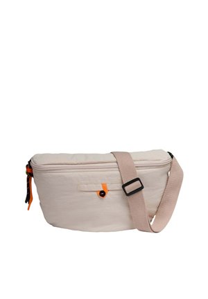 Sac banane en tissu beige avec fermeture éclair, sangle réglable et petite poche avant avec languette orange et fermeture par bouton.