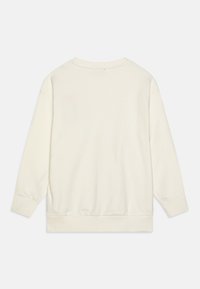 Sweatshirt léger crème, tissu doux, col rond, manches longues, bords côtes au niveau des poignets et de l'ourlet, design minimaliste sans logos ni motifs visibles.
