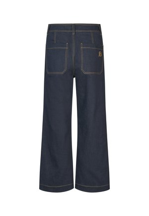 Dunkelblaue weit geschnittene Jeans mit hoher Taille, ausgestattet mit gelben Nähten, zwei Gesäßtaschen und einem minimalistischen Logo über der rechten Tasche.