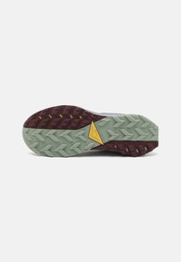 Nike Performance REACT WILDHORSE 8 - Scarpe da trail running - phantom/jade horizon/infinite gold/burgundy crush