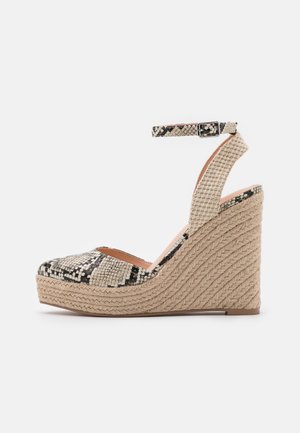 Sandaler m/ kilehæl - beige