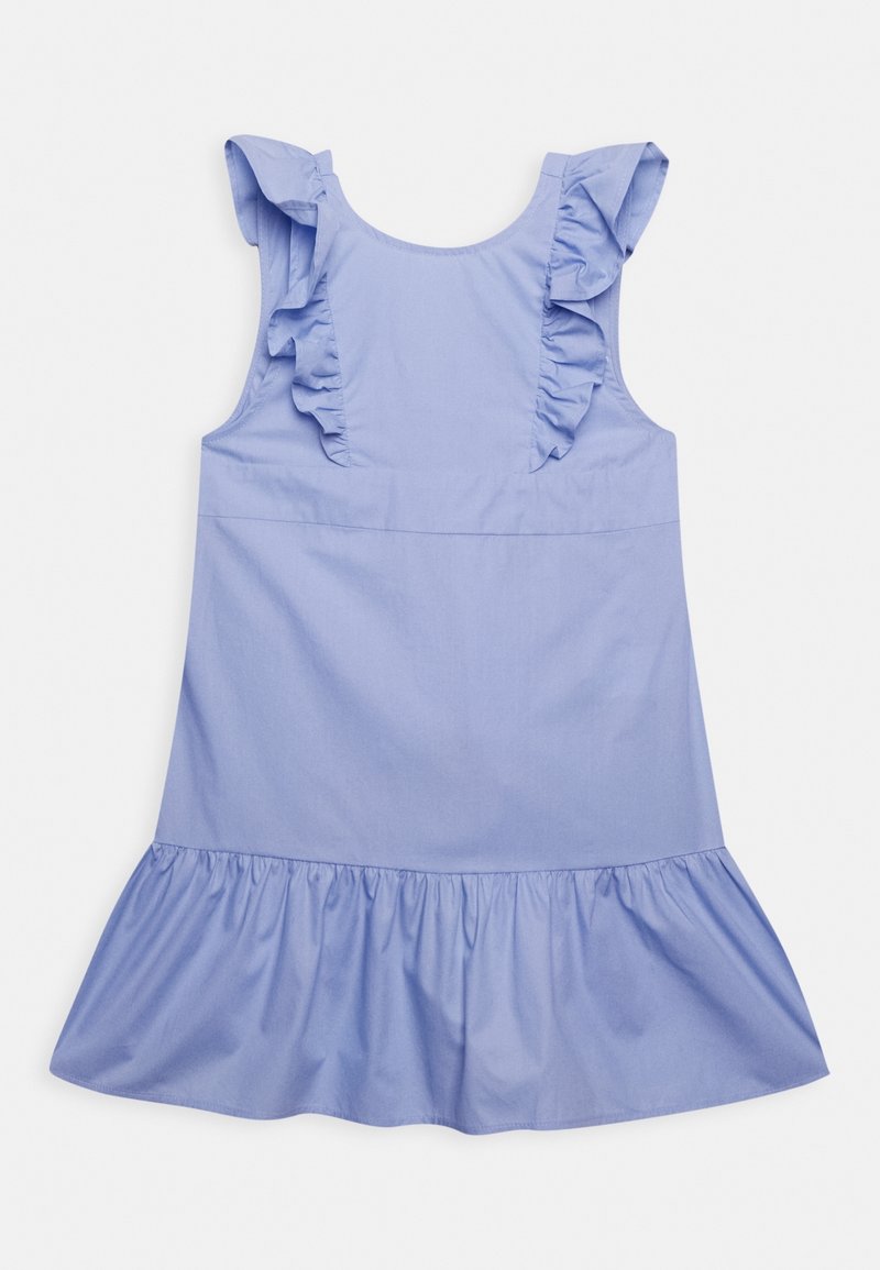 Robe bleu clair sans manches avec bretelles et ourlet à volants, conçue pour un enfant.