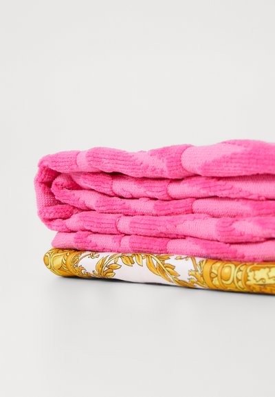 Versace BATH TOWEL I HEART BAROQUE - Pludmales dvielis - fuxia