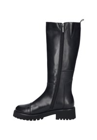 Stivali neri al ginocchio in pelle liscia, con zip laterale, punta arrotondata e suola chunky con texture. Presentano accenti di cucitura minimi.