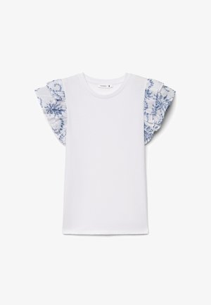 Top bianco a maniche corte con scollo tondo e maniche arricciate, con ricamo floreale blu su tessuto trasparente.