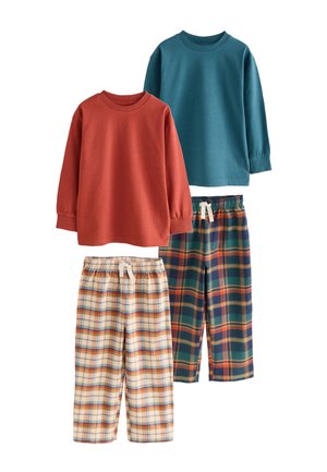 Tre-delt afslapningssæt: orange og blågrønne langærmede toppe, kombineret med ternede pyjamasbukser i beige, grøn og marineblå med elastiske taljebånd.