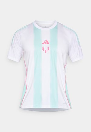 Bílý sportovní dres s mátově zelenými vertikálními pruhy, růžovými doplňky, krátkými rukávy a logem Adidas na hrudi. Vyrobený z lehkého materiálu.